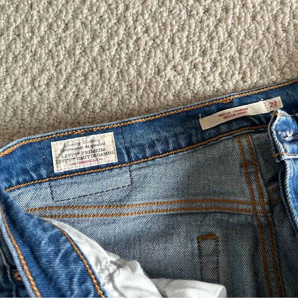 Levi’s 501 short/cropped, NWOT, button-up,perfect jeans for someone! - Picture 3 of 5